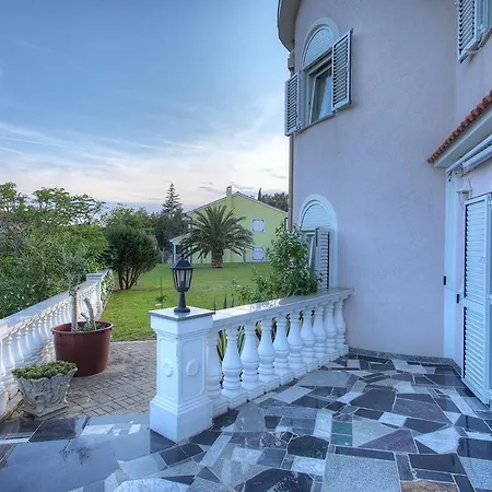Buric Fw 2 Mit Garten Und Grill Apartament Čižići