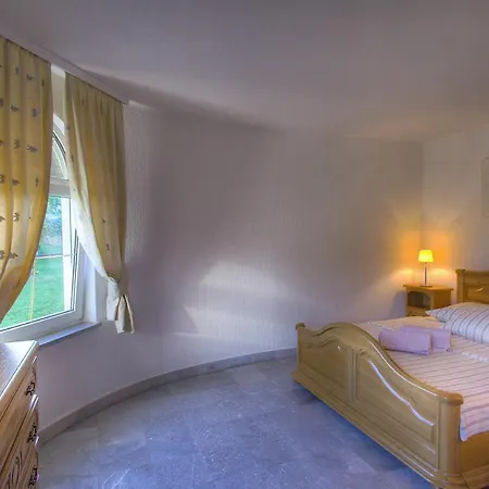 Buric Fw 2 Mit Garten Und Grill Apartament Čižići